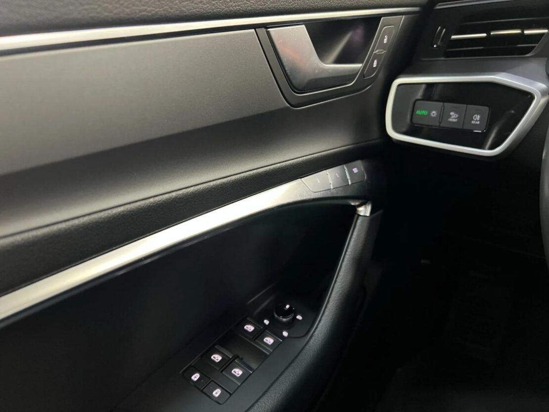 Audi A6 50 TFSIe quattro S tronic Avant 8