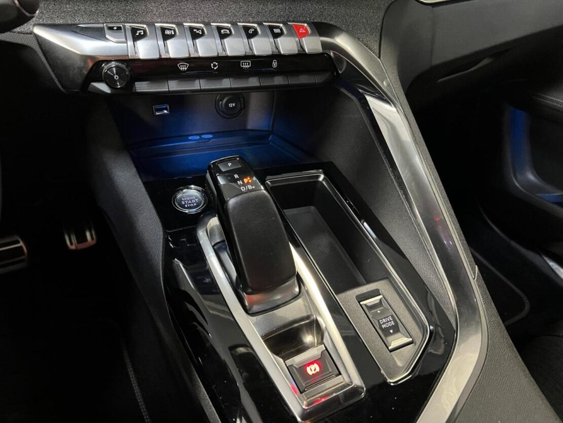 Peugeot 3008 HYBRID 225cv e-EAT8 GT Line 19
