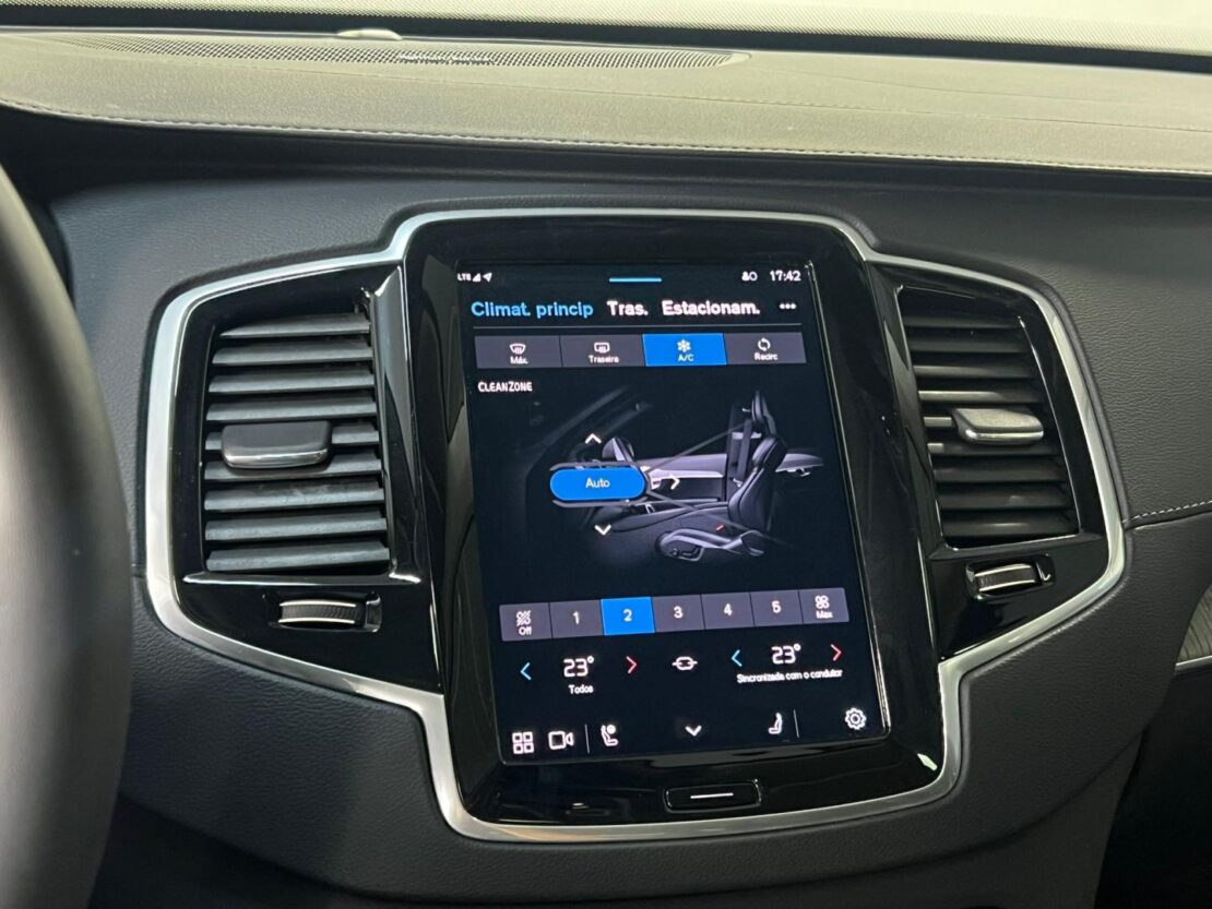 Volvo XC90 T8 455 PHEV AWD Ultimate Dark Auto 17