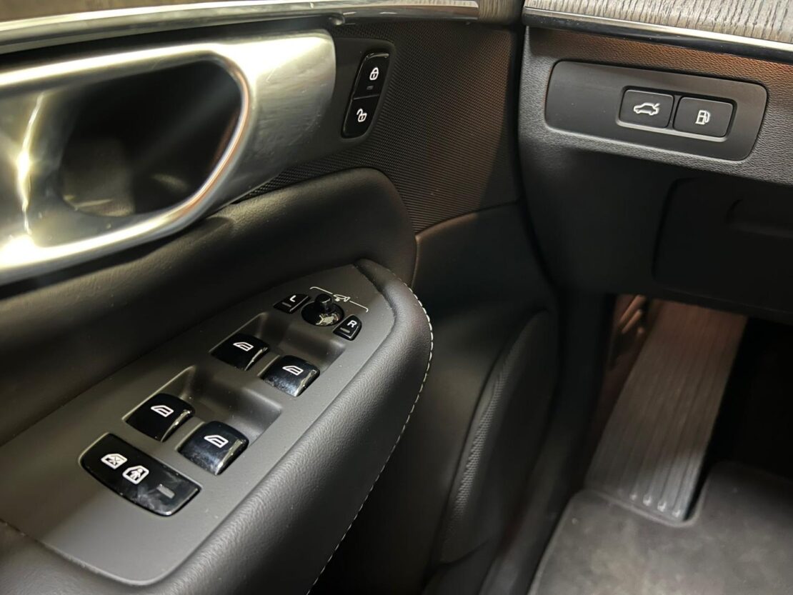 Volvo XC90 T8 455 PHEV AWD Ultimate Dark Auto 24