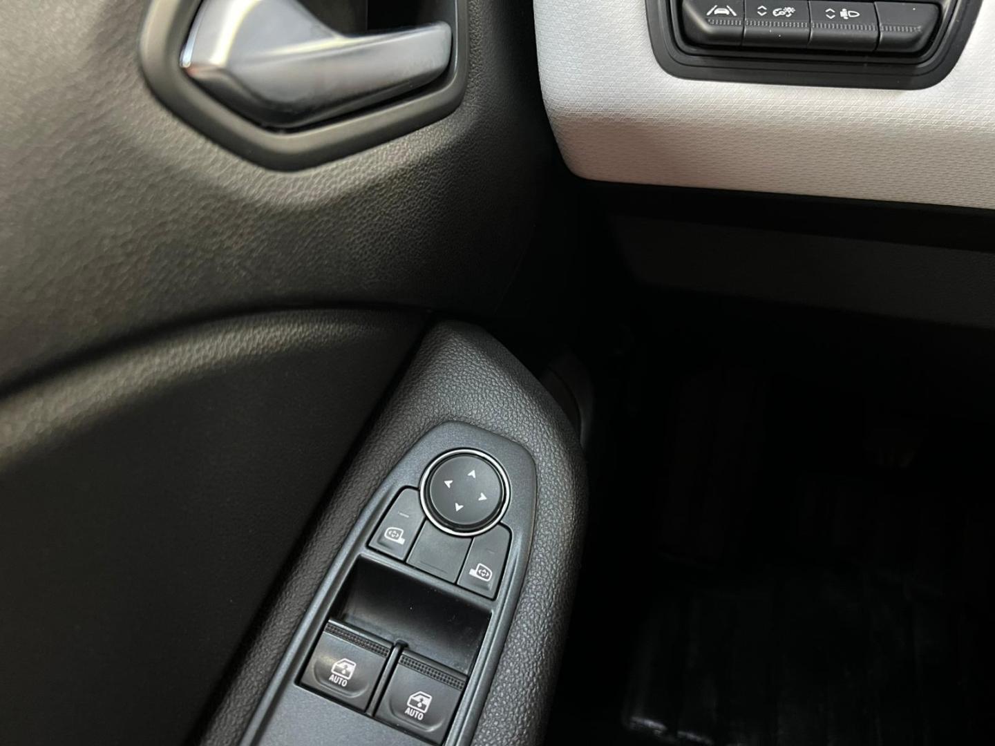 Renault Clio TCe 90 Limited (imagem 33) Renault Clio TCe 90 Limited (imagem 33)