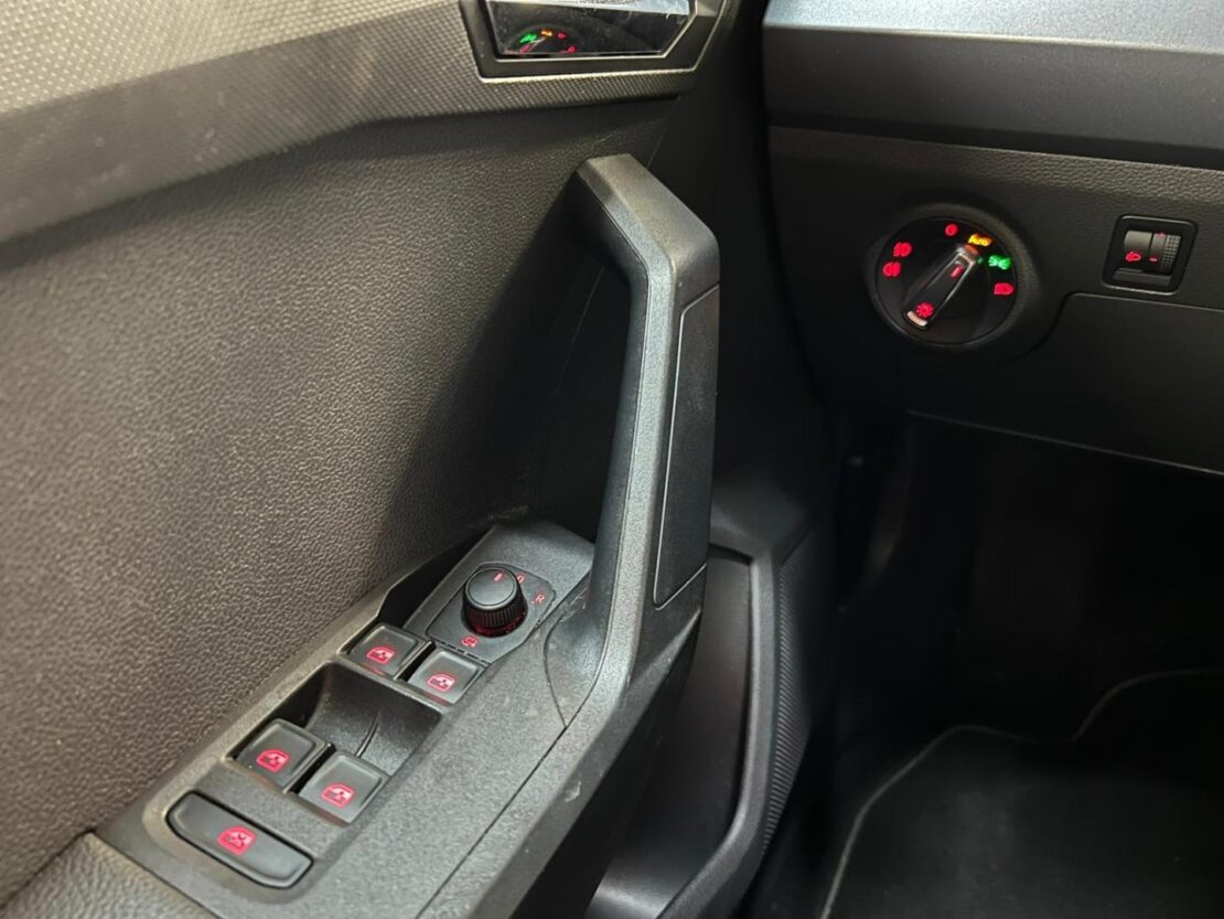 SEAT Arona 1.0 TSI STYLE DSG 7v 17 SEAT Arona 1.0 TSI STYLE DSG 7v 17