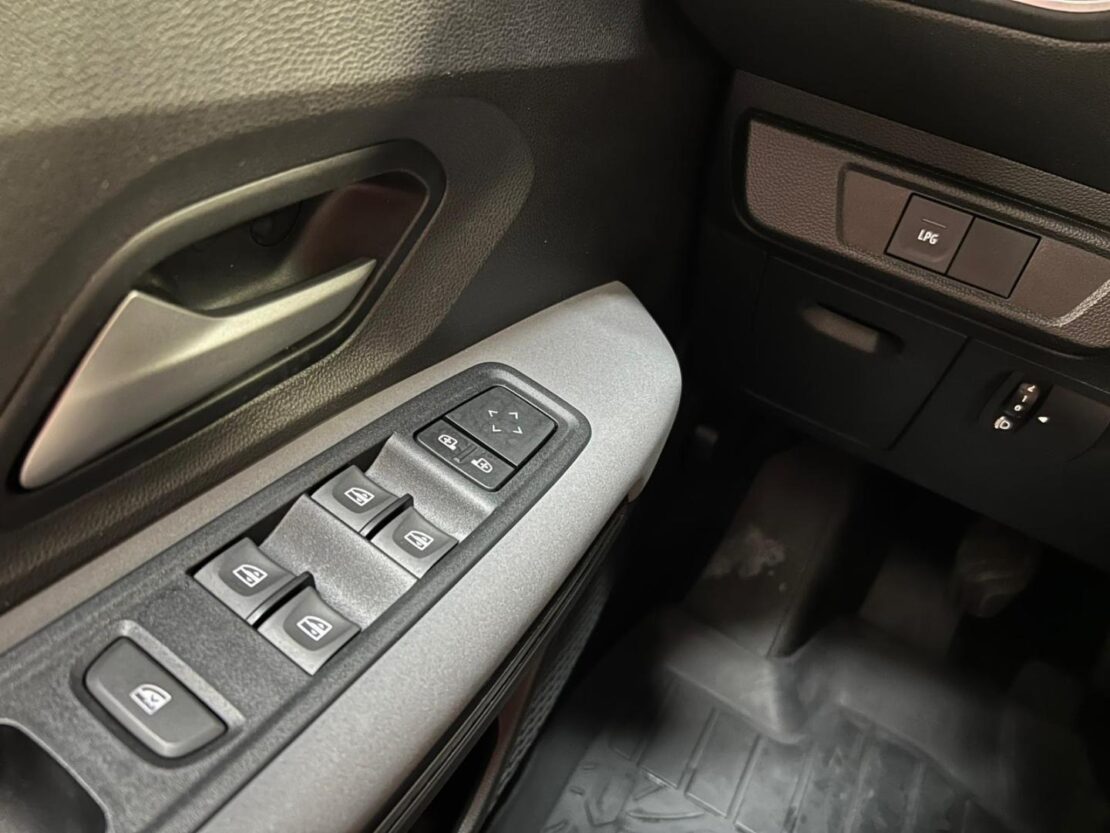Dacia Jogger ECO-G 100 Bi-Fuel Essential 7 lugares 16