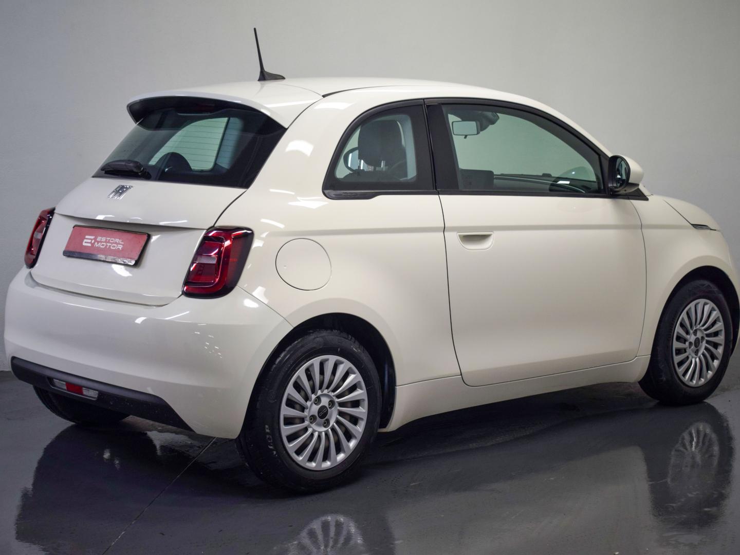 Fiat 500e Elétrico 70kW 95cv Action (imagem 18) Fiat 500e Elétrico 70kW 95cv Action (imagem 18)