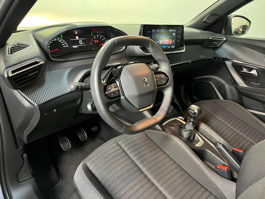 Peugeot 2008 1.2 PureTech 100cv Active Pack 5 Peugeot 2008 1.2 PureTech 100cv Active Pack 5