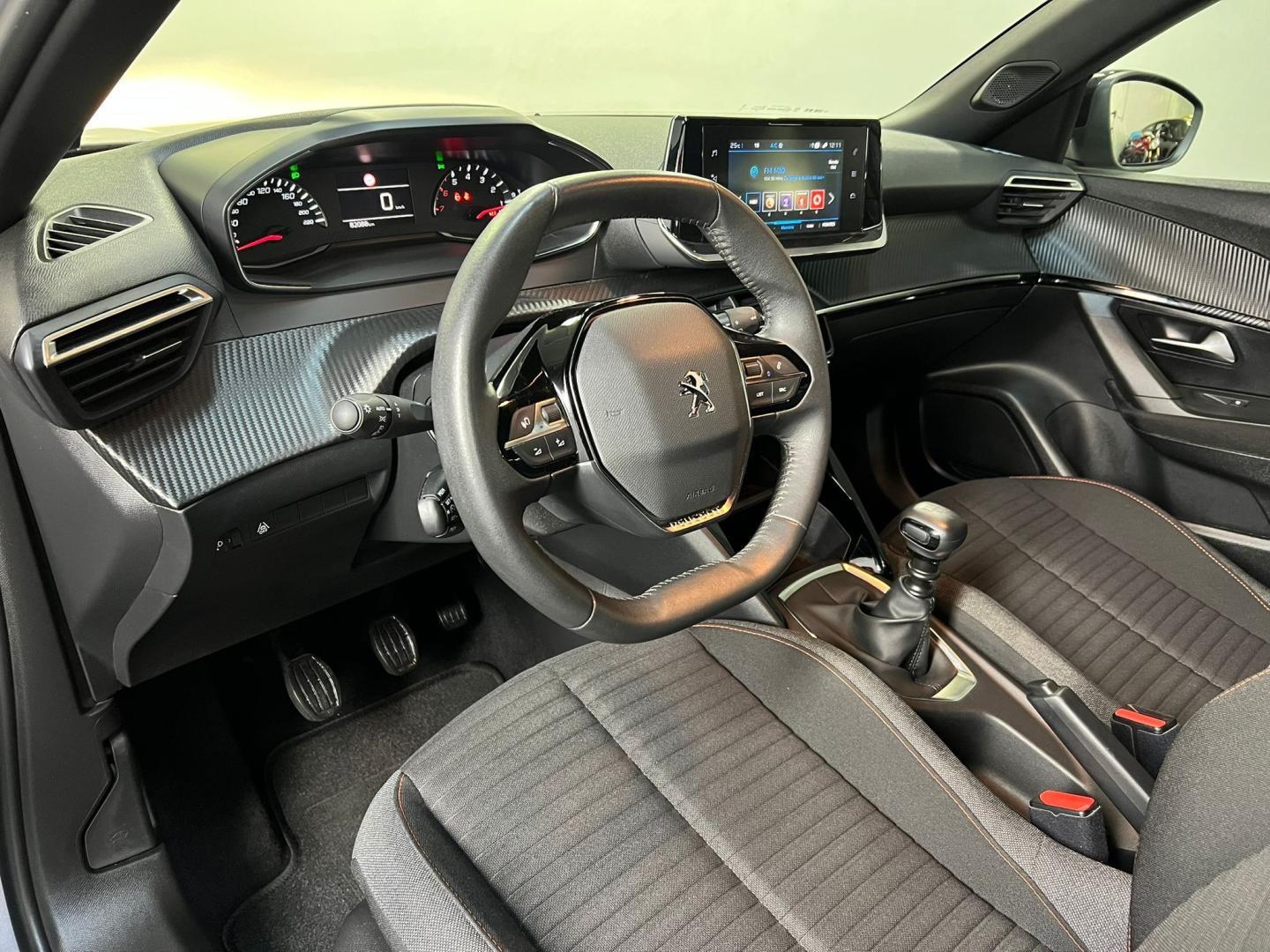 Peugeot 2008 1.2 PureTech 100cv Active Pack (imagem 26) Peugeot 2008 1.2 PureTech 100cv Active Pack (imagem 26)