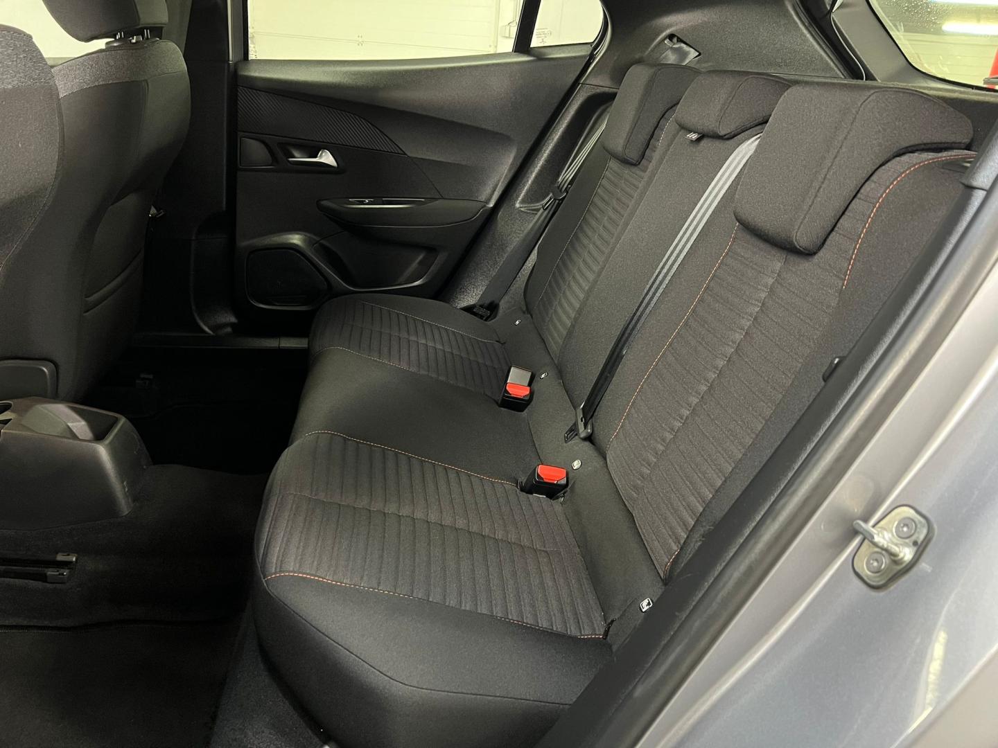 Peugeot 2008 1.2 PureTech 100cv Active Pack (imagem 28) Peugeot 2008 1.2 PureTech 100cv Active Pack (imagem 28)