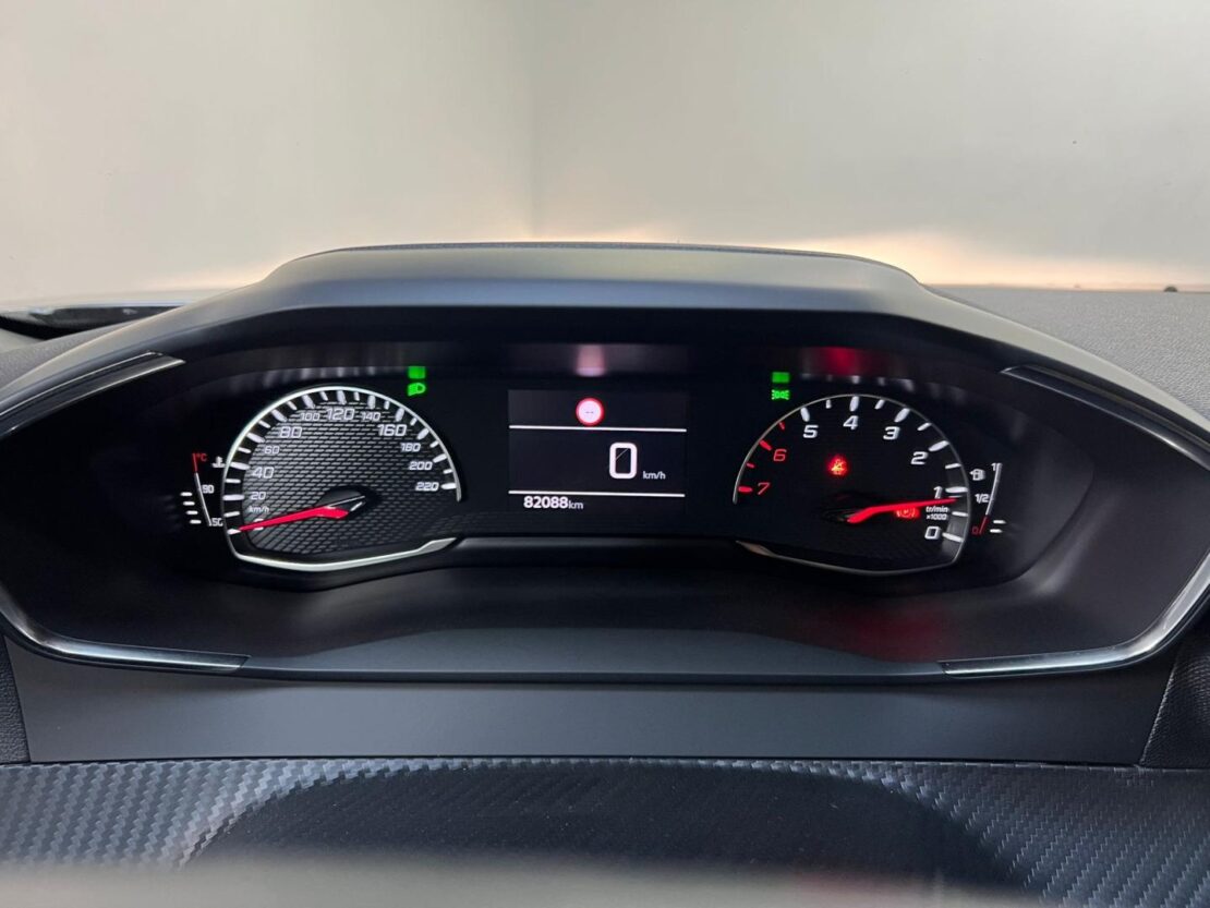 Peugeot 2008 1.2 PureTech 100cv Active Pack 10 Peugeot 2008 1.2 PureTech 100cv Active Pack 10