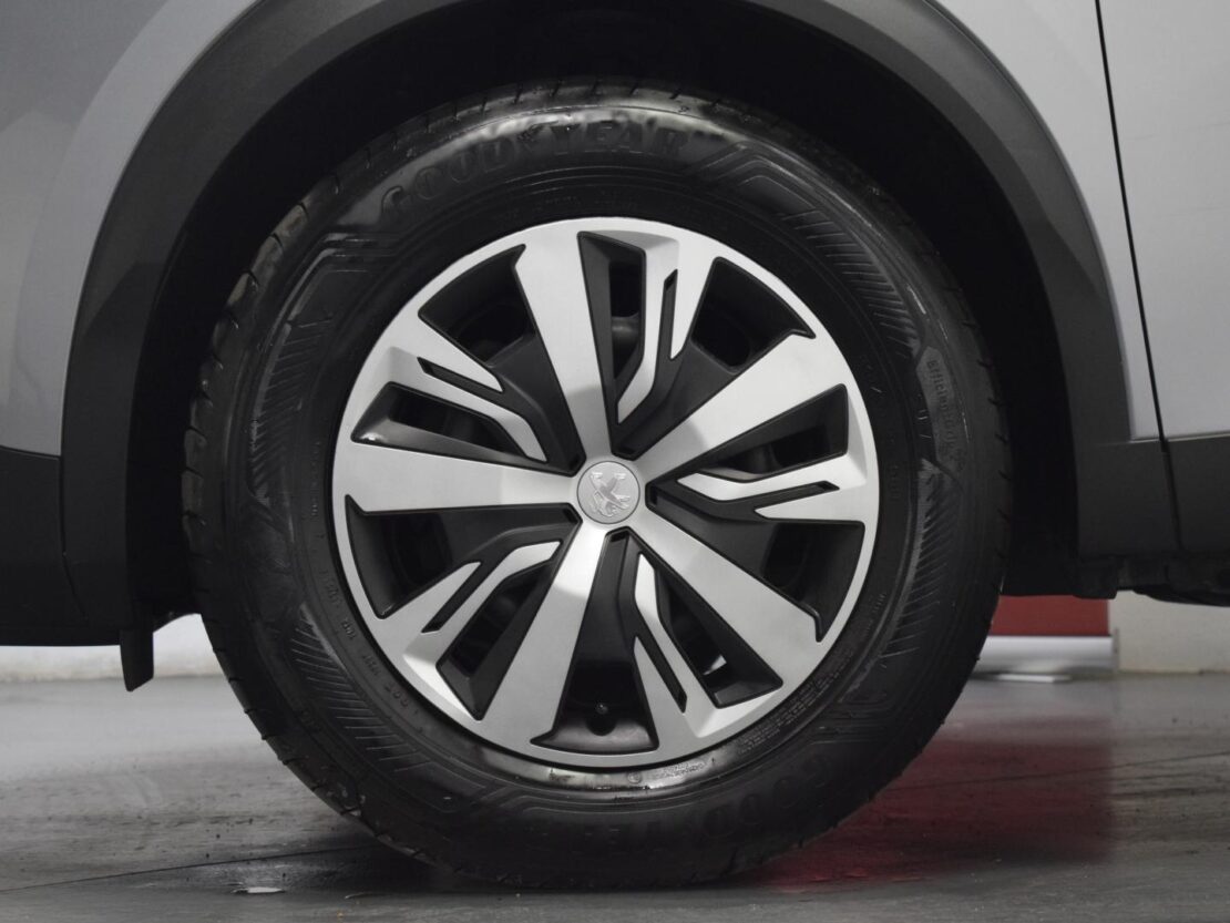 Peugeot 2008 1.2 PureTech 100cv Active Pack 21 Peugeot 2008 1.2 PureTech 100cv Active Pack 21