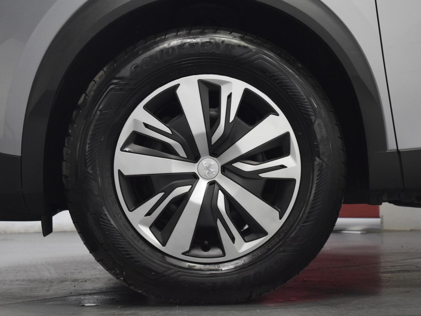 Peugeot 2008 1.2 PureTech 100cv Active Pack (imagem 42) Peugeot 2008 1.2 PureTech 100cv Active Pack (imagem 42)