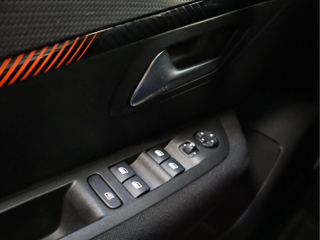 Peugeot 208 Active Business Versão Eléctrica 18