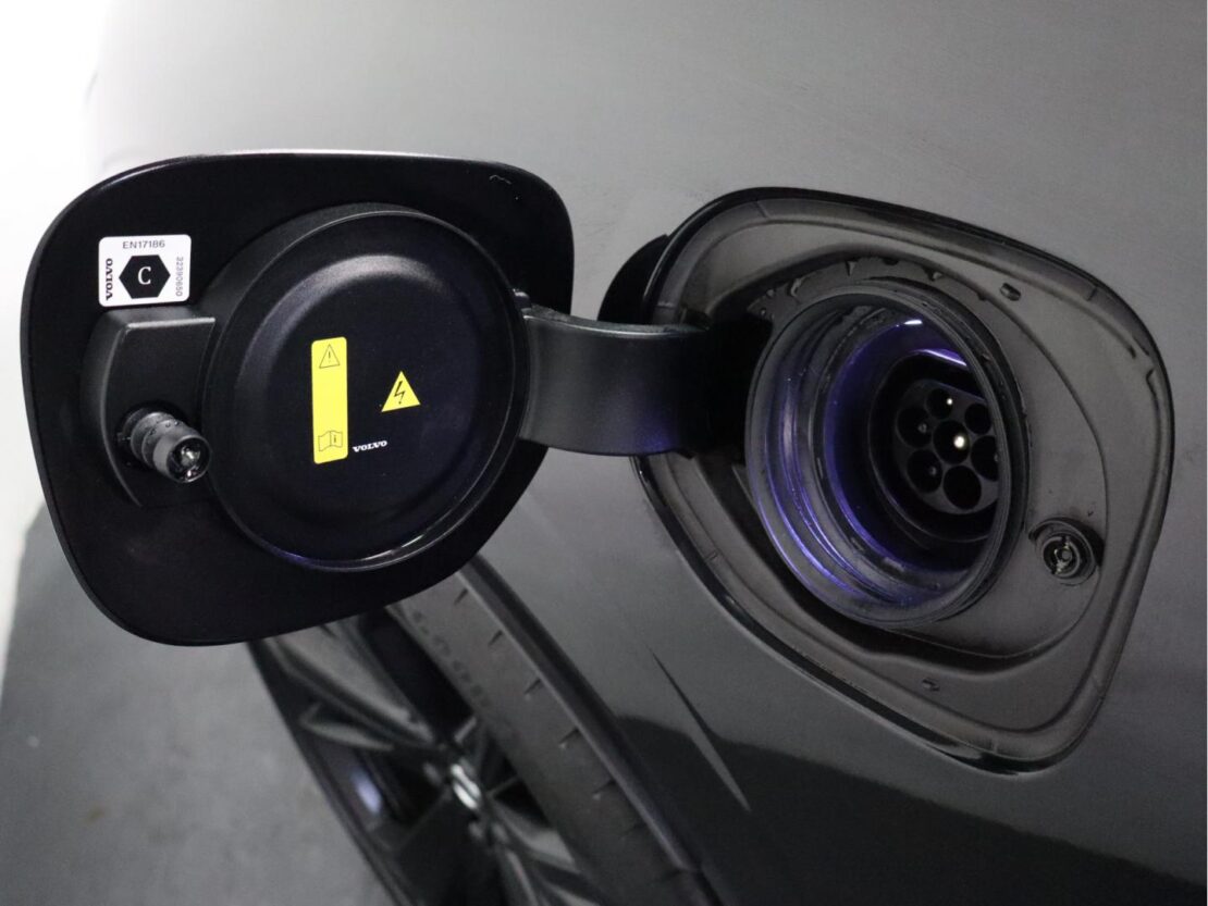 Volvo XC60 2.0 T6 PHEV Black Edition AWD 23