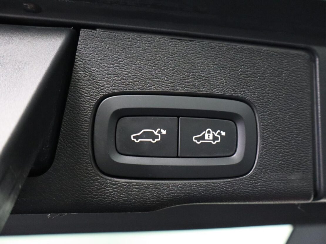 Volvo XC60 2.0 T6 PHEV Black Edition AWD 24