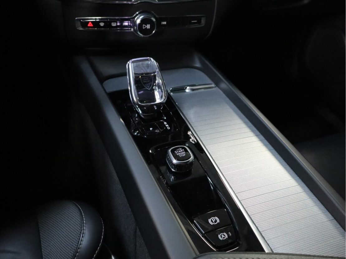 Volvo XC60 2.0 T6 PHEV Black Edition AWD 19