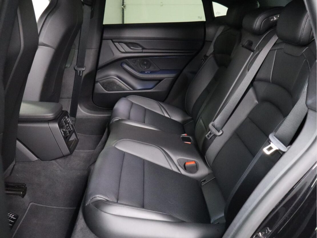 Porsche Taycan Standard 7