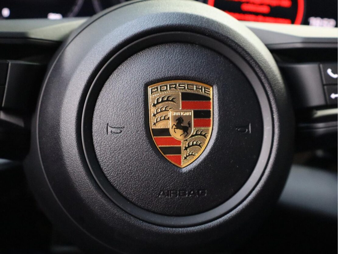 Porsche Taycan Standard 22