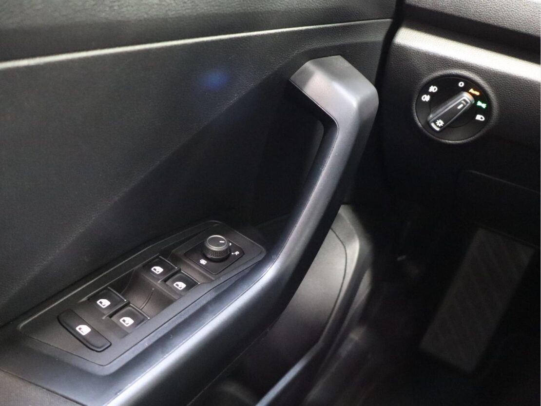 Volkswagen T-Roc 1.6 TDI STYLE 18
