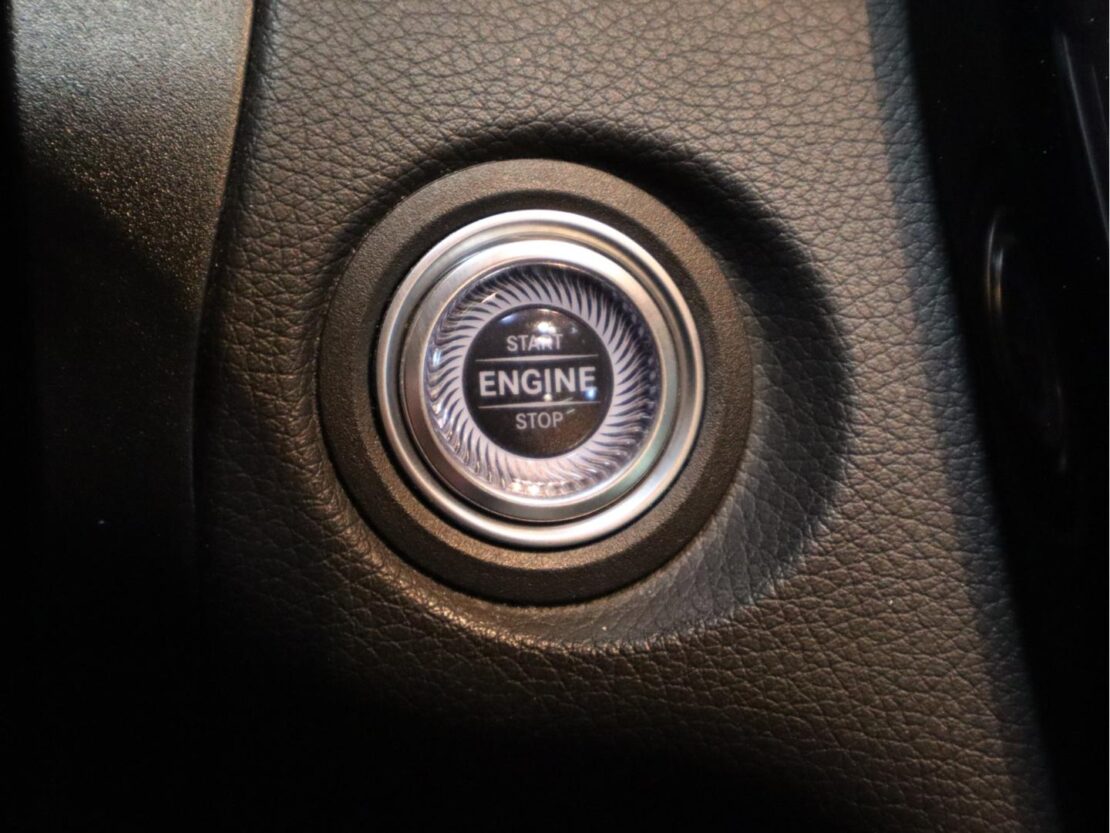 Mercedes Benz GLC SUV 300 e 4MATIC 12