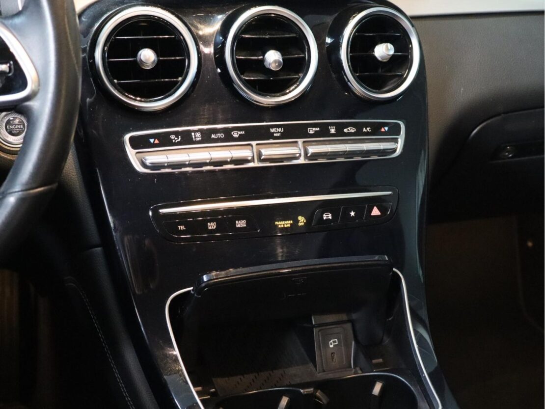 Mercedes Benz GLC SUV 300 e 4MATIC 19