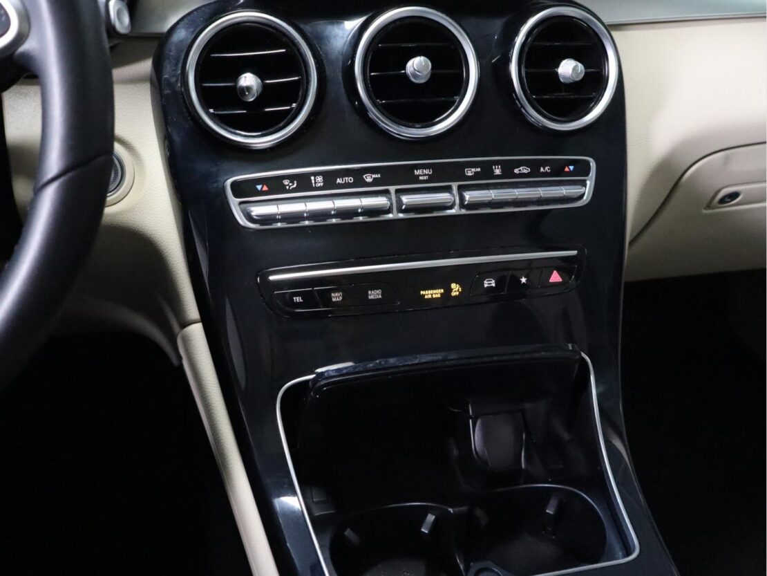 Mercedes Benz GLC SUV 300 de 4MATIC 17