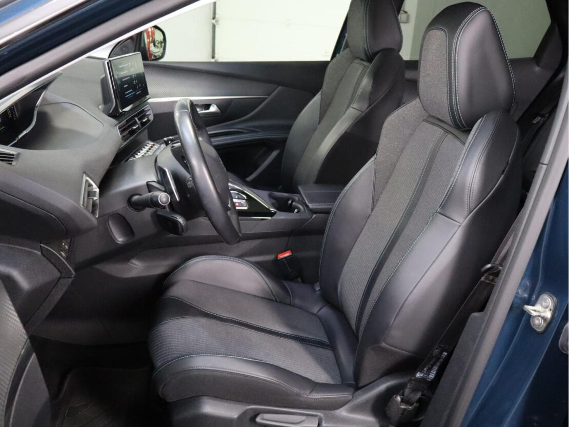 Peugeot 3008 1.6 Hybrid Allure e-EAT8 6