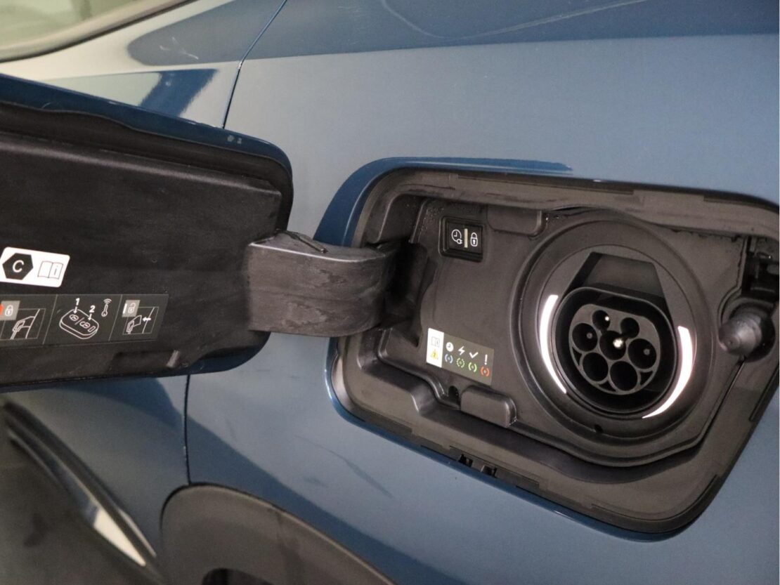 Peugeot 3008 1.6 Hybrid Allure e-EAT8 20