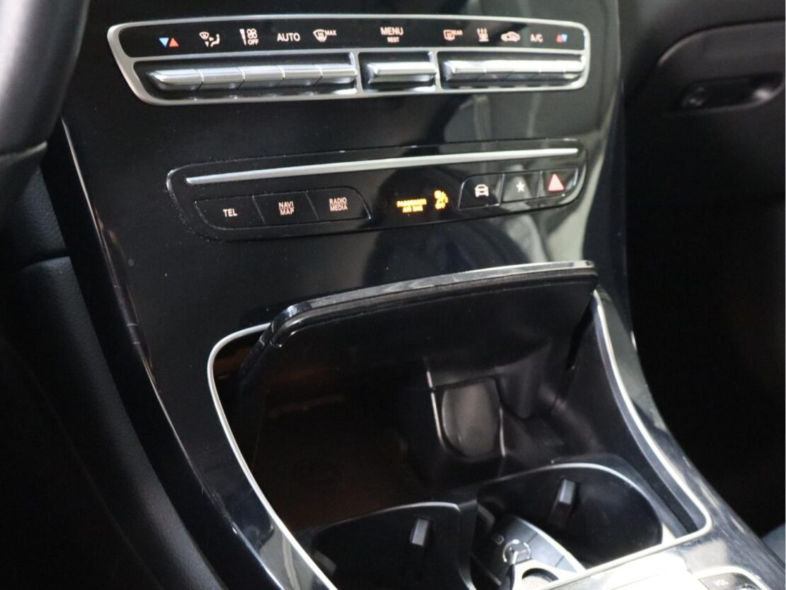 Mercedes Benz GLC SUV 300 e 4MATIC 17