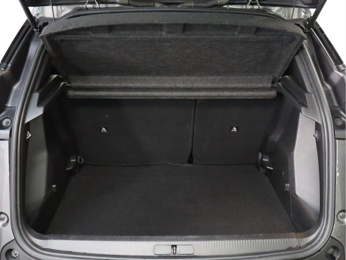 Peugeot 2008 1.5 BlueHDi  Active Pack EAT8 18