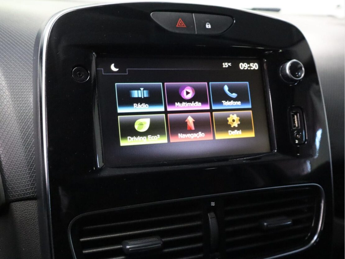 Renault Clio 0.9 TCe  Limited Sport Tourer 11