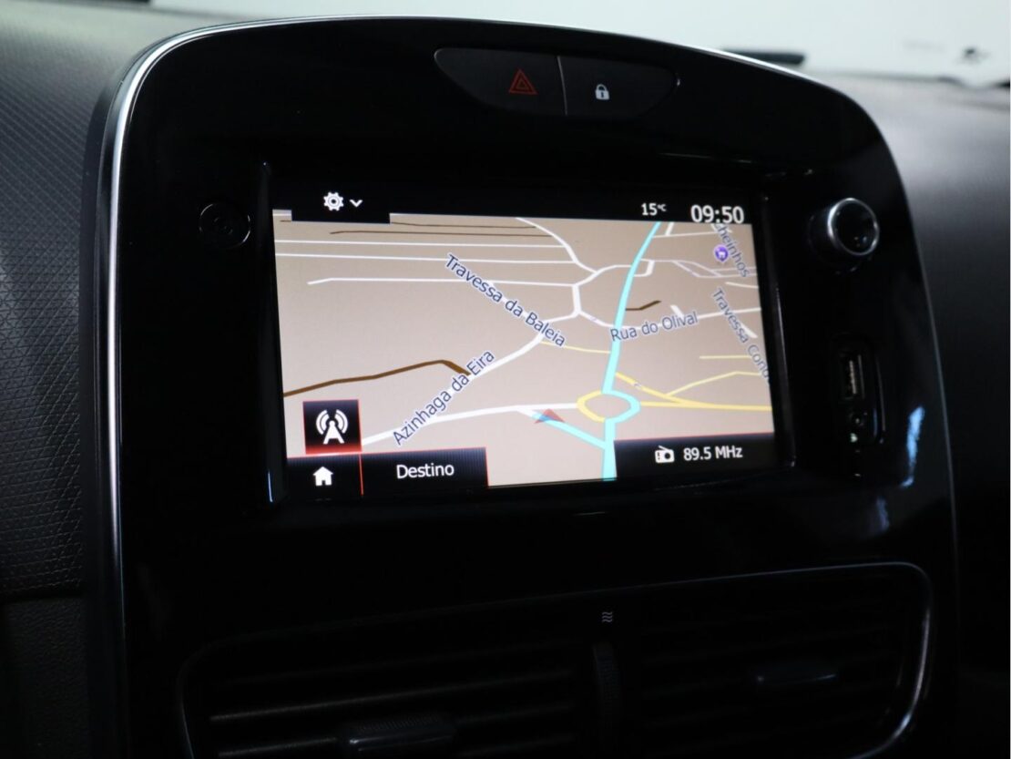 Renault Clio 0.9 TCe  Limited Sport Tourer 12