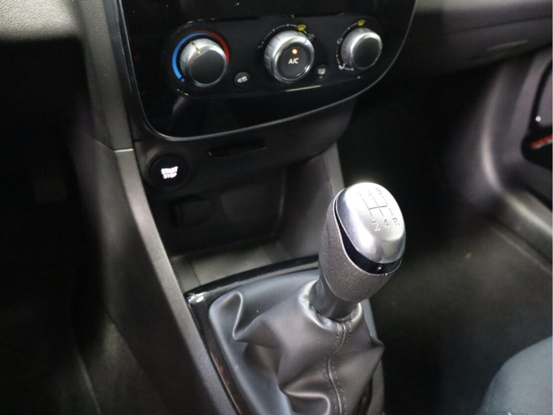 Renault Clio 0.9 TCe  Limited Sport Tourer 13