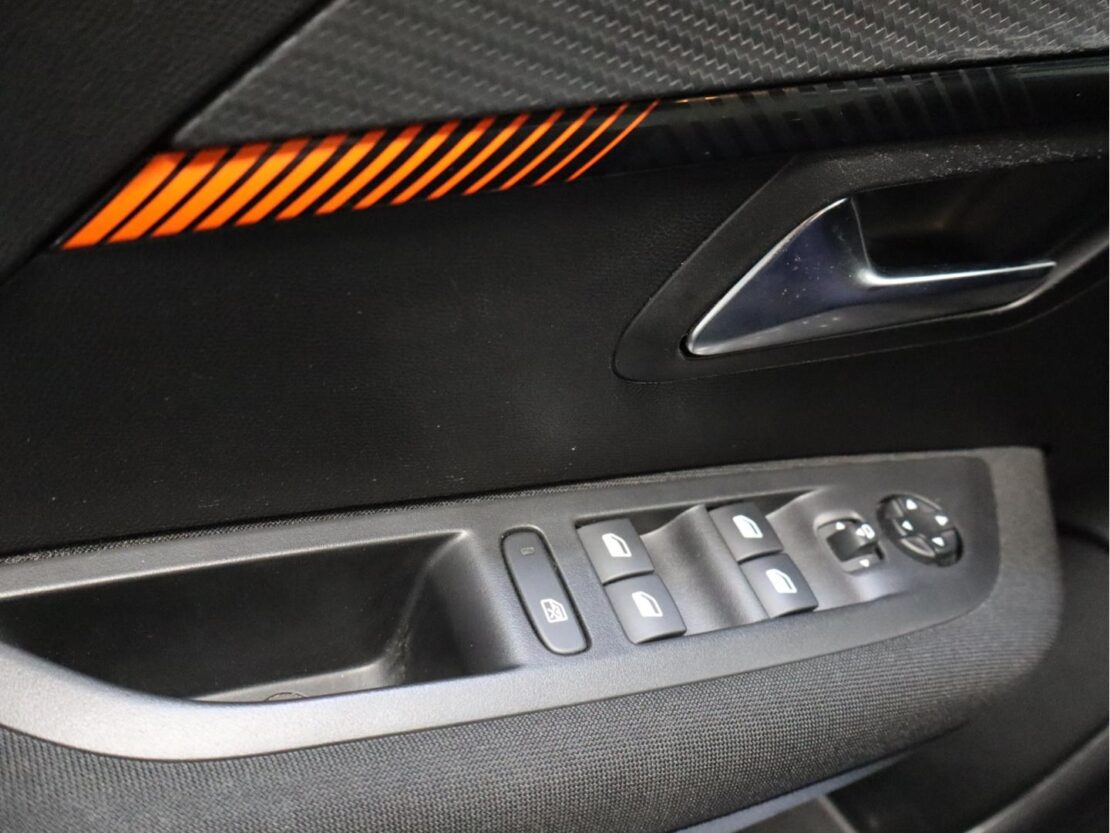 Peugeot 208 1.2 PureTech  Active Pack 17