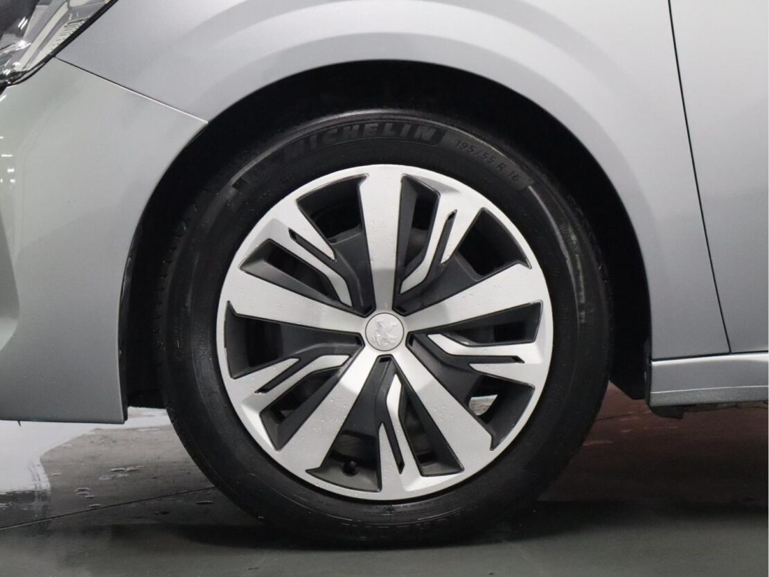 Peugeot 208 1.2 PureTech  Active Pack 19