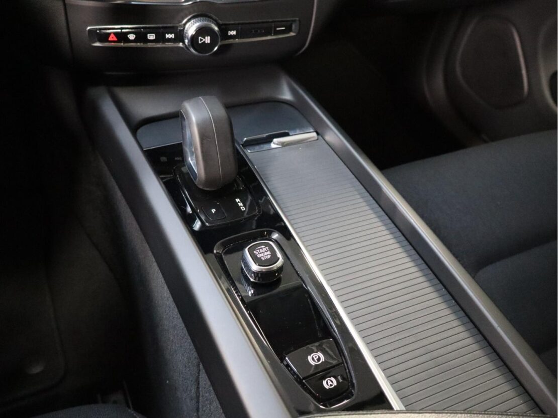 Volvo XC60 2.0 B4  Momentum Plus 16