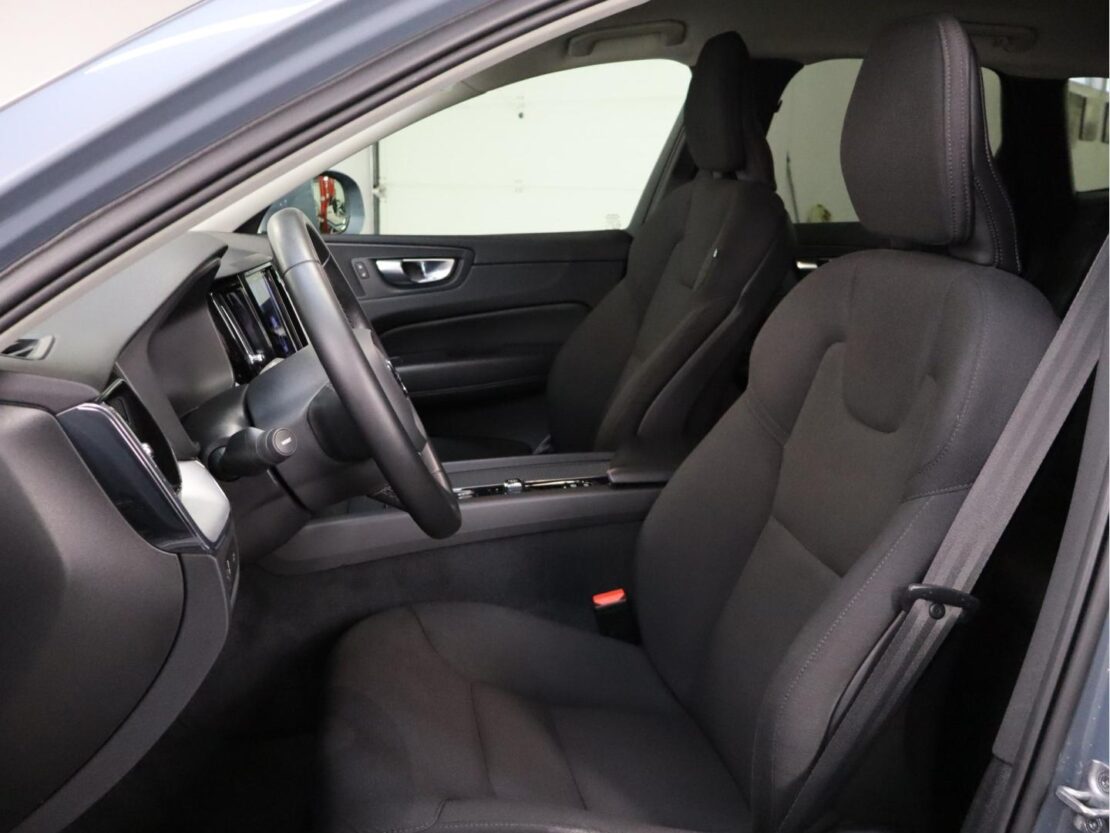 Volvo XC60 2.0 B4  Momentum Plus 6