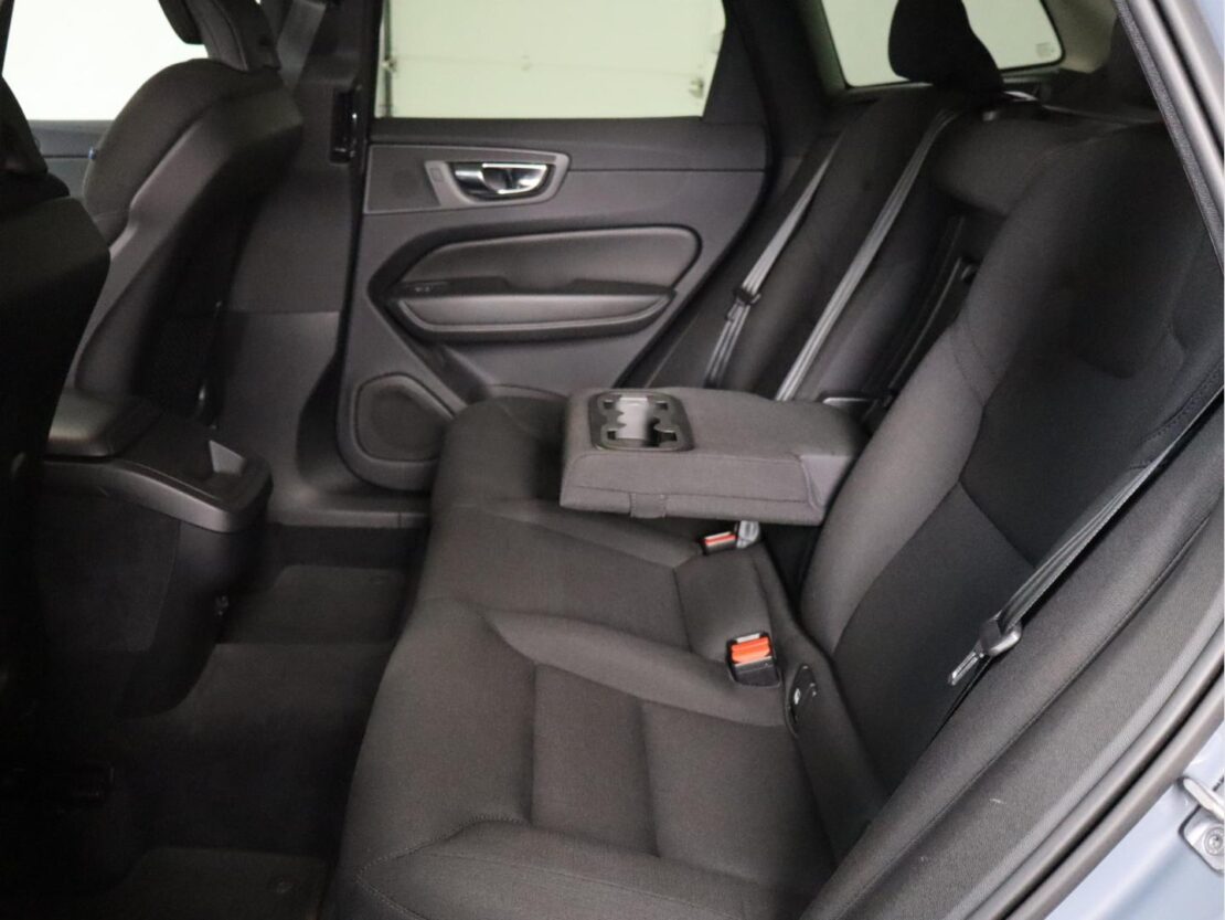 Volvo XC60 2.0 B4  Momentum Plus 7