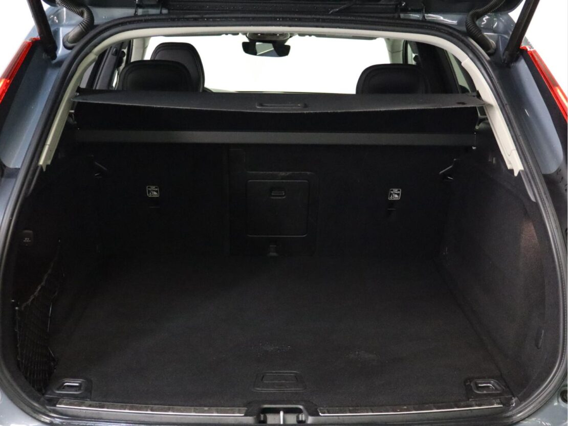 Volvo XC60 2.0 B4  Momentum Plus 18