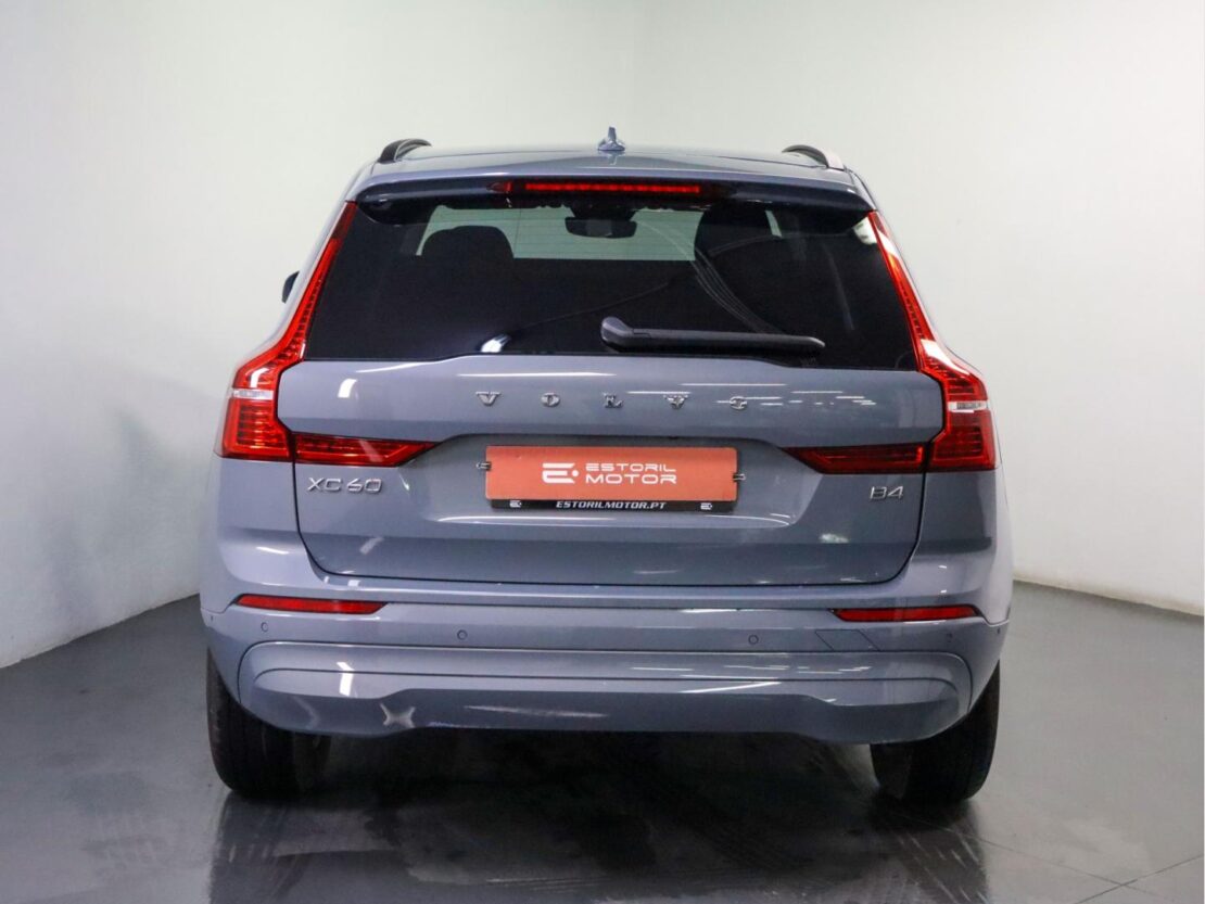 Volvo XC60 2.0 B4  Momentum Plus 4