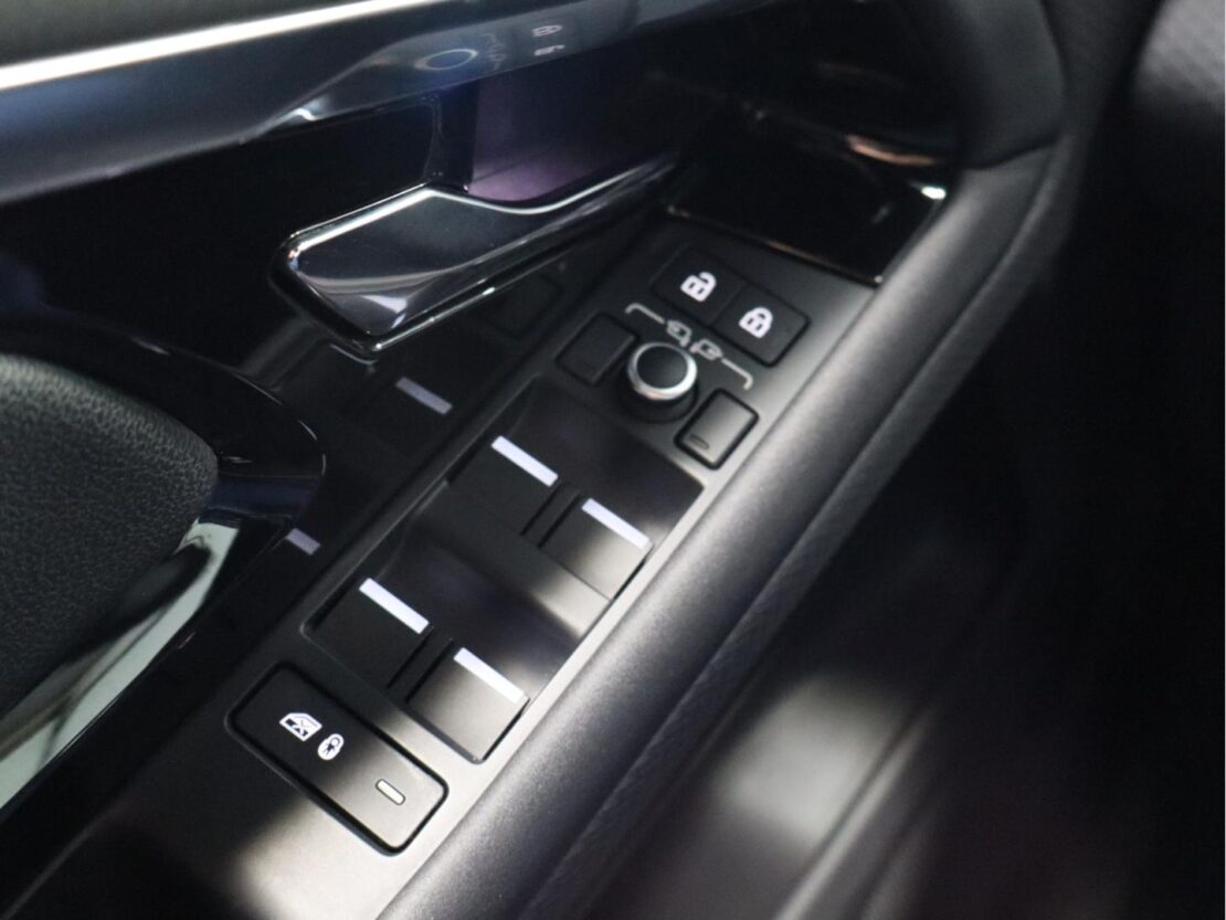 Land Rover Range Rover Evoque 1.5 P300e AWD R-Dynamic S Auto 18