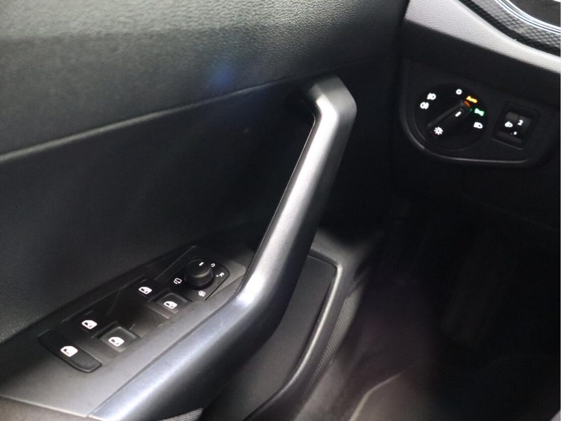 Volkswagen Polo 1.0 TSI Urban DSG 16