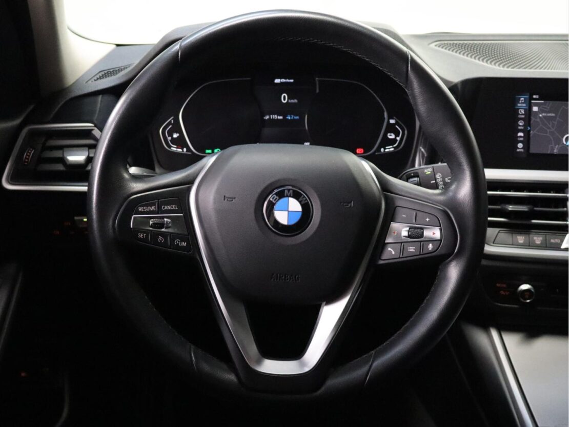 BMW Serie 3 330 e Corporate Edition Auto 9