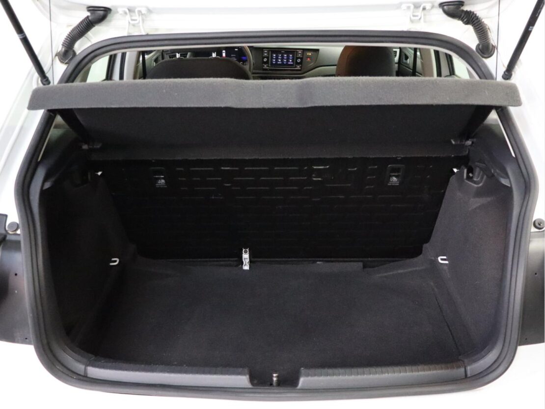 Volkswagen Polo 1.0  Confortline 19