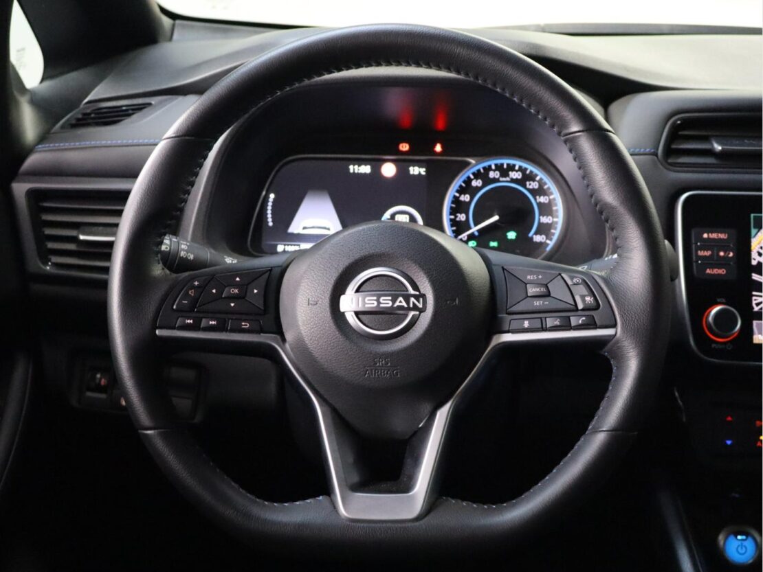 Nissan LEAF N-Connecta 11