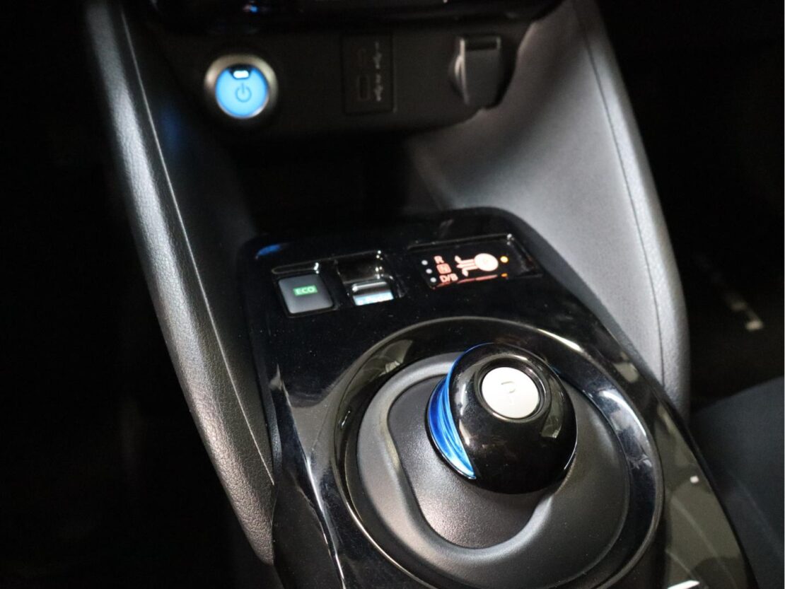 Nissan LEAF N-Connecta 17