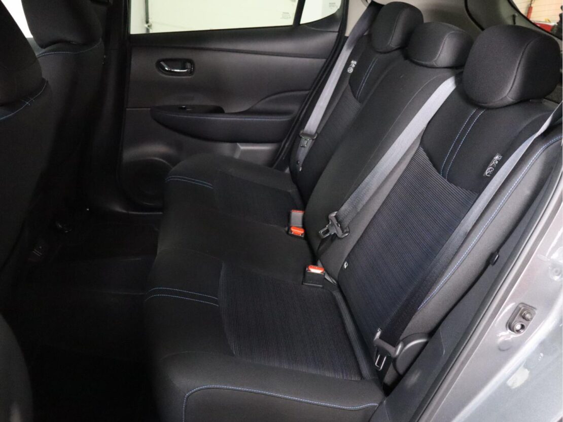 Nissan LEAF N-Connecta 7