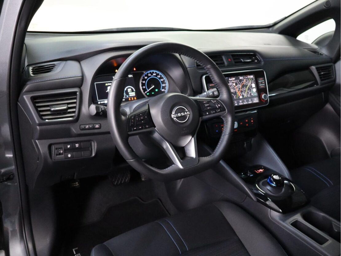 Nissan LEAF N-Connecta 5