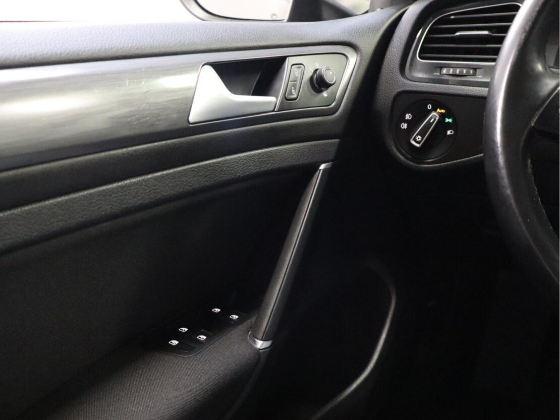 Volkswagen Golf 1.6 TDI Confortline Variant 8