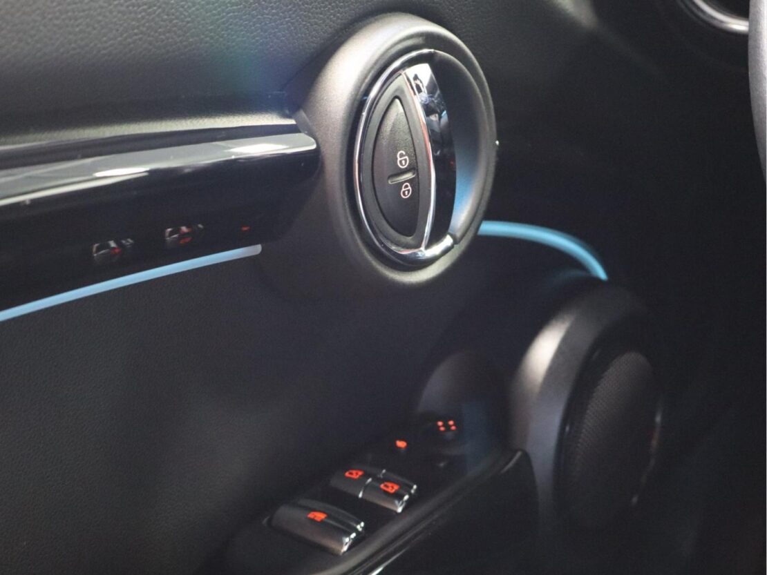 Mini Mini Cooper Cabrio Auto 18