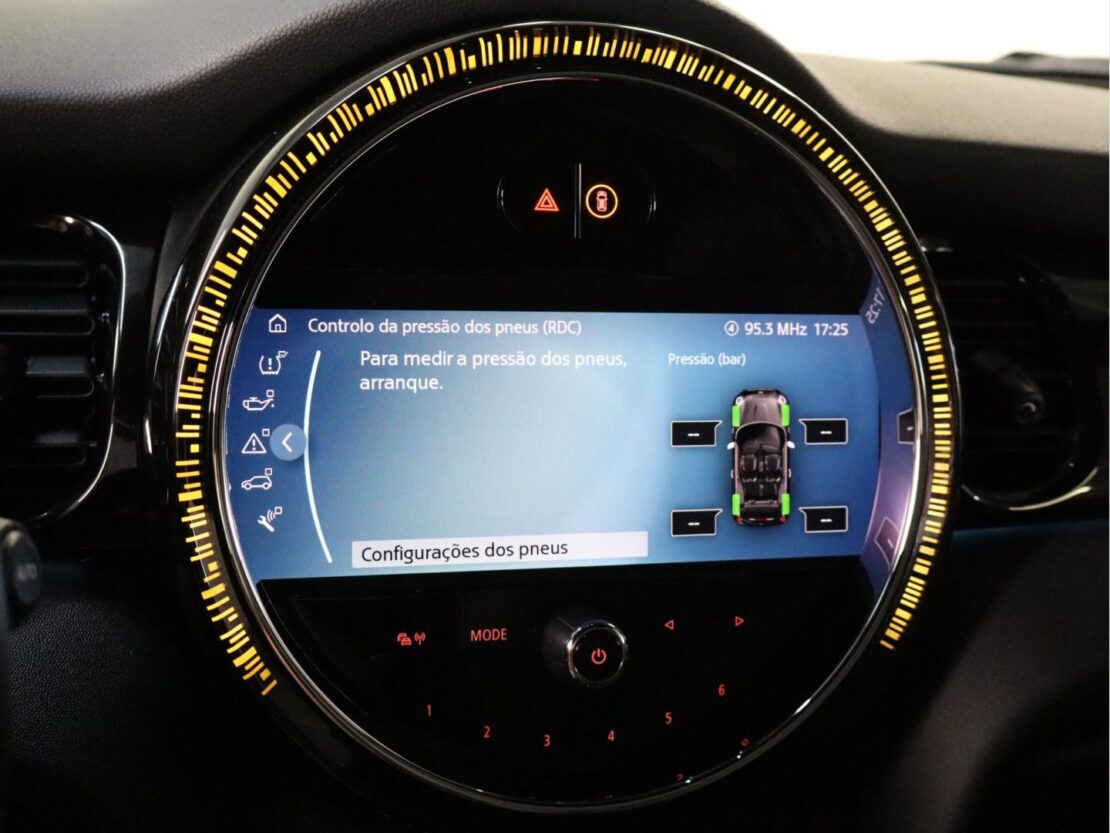 Mini Mini Cooper Cabrio Auto 28