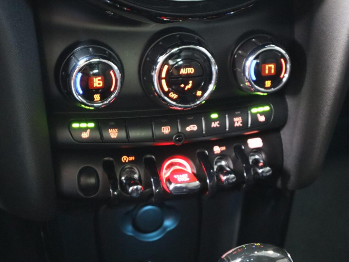 Mini Mini Cooper Cabrio Auto 29